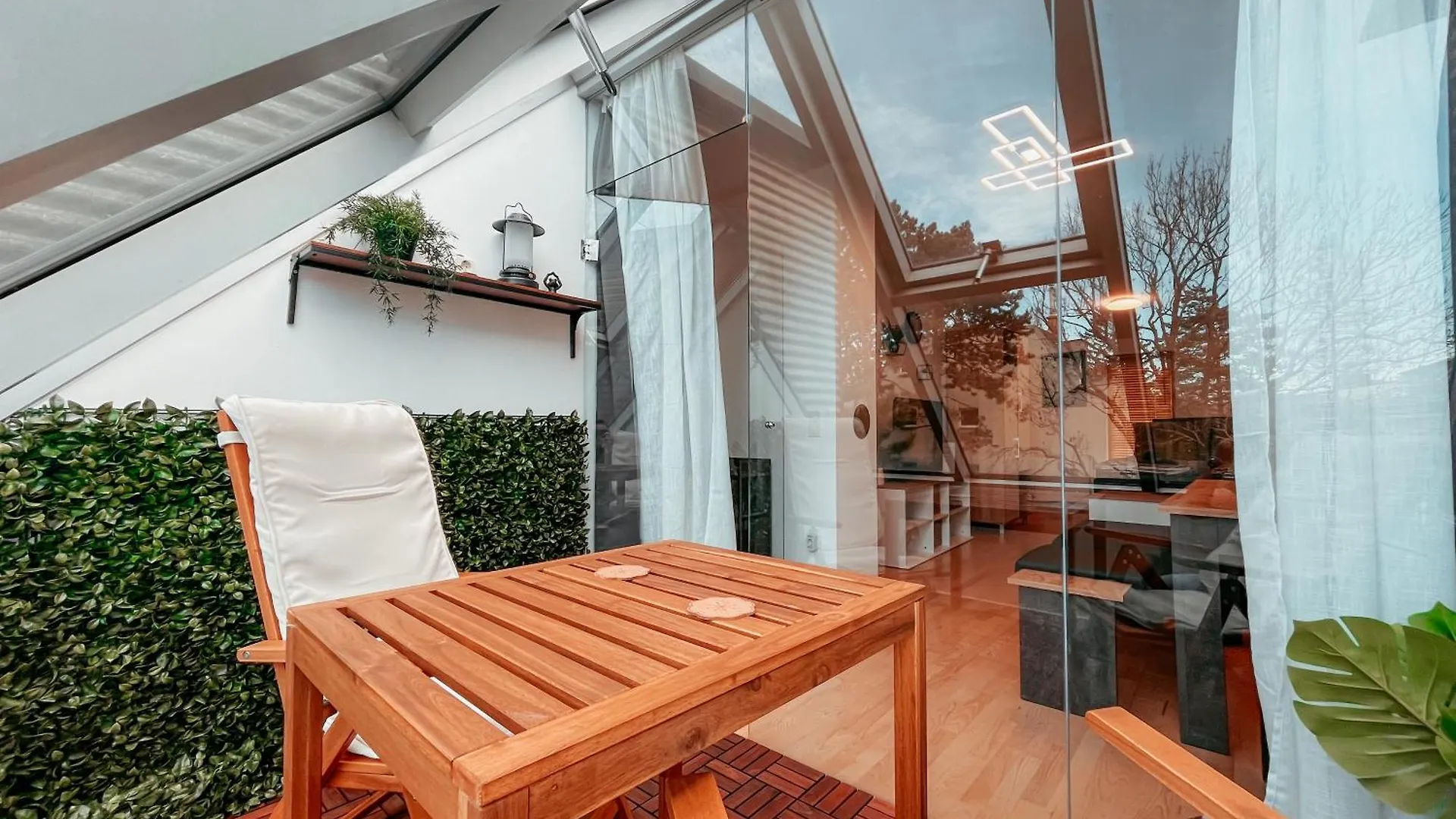 Schoenbrunn Gardens Vienna Apartment
